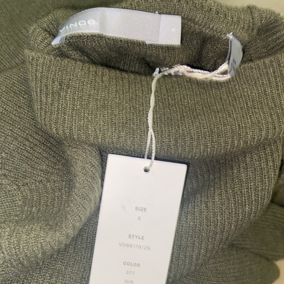 Vince Turtleneck Sweater in Olive Green Size small *small flaw - Picture 3 of 6